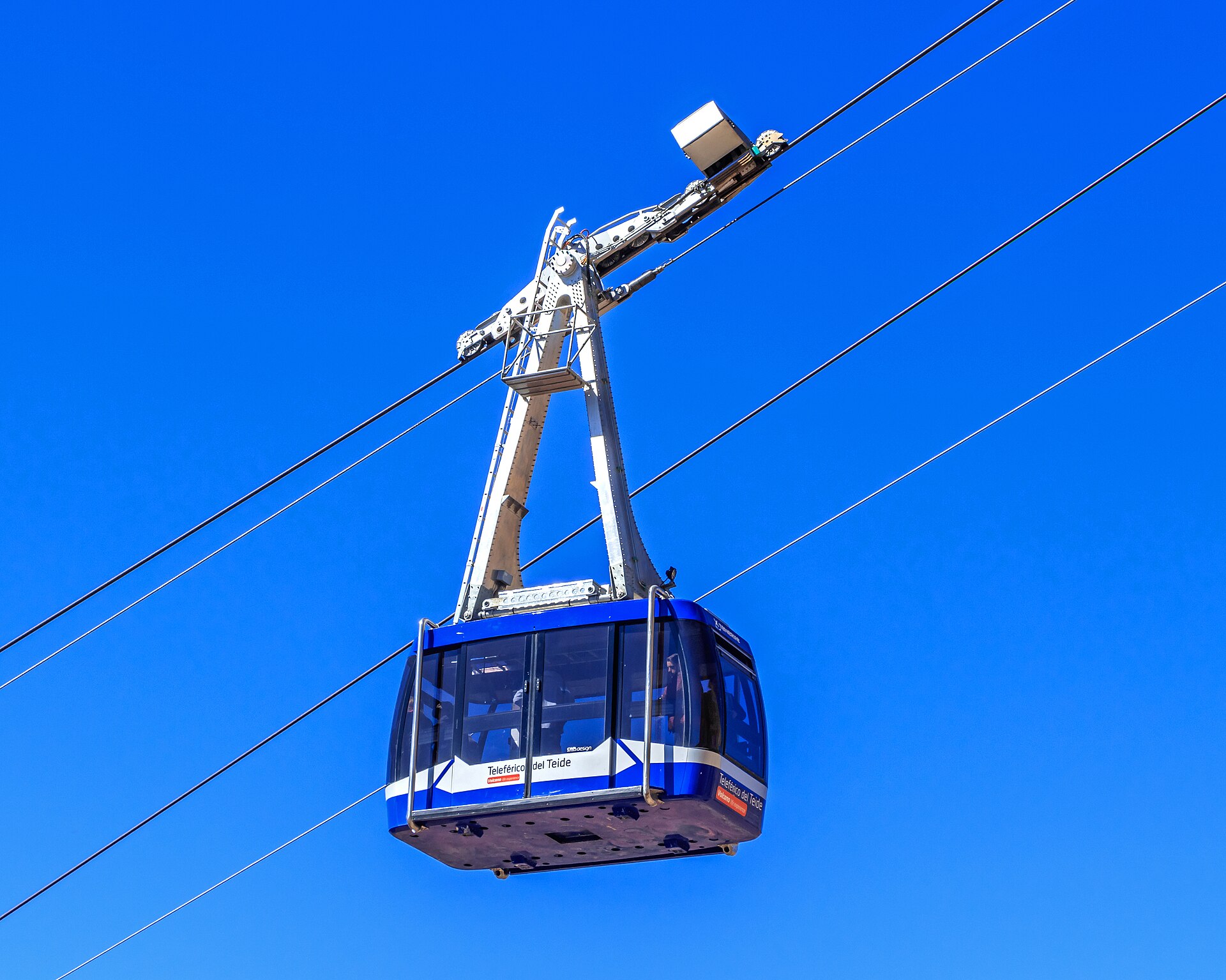 Cómo moverse por Tenerife en familia: dos aeropuertos, coche, guaguas y el Teide